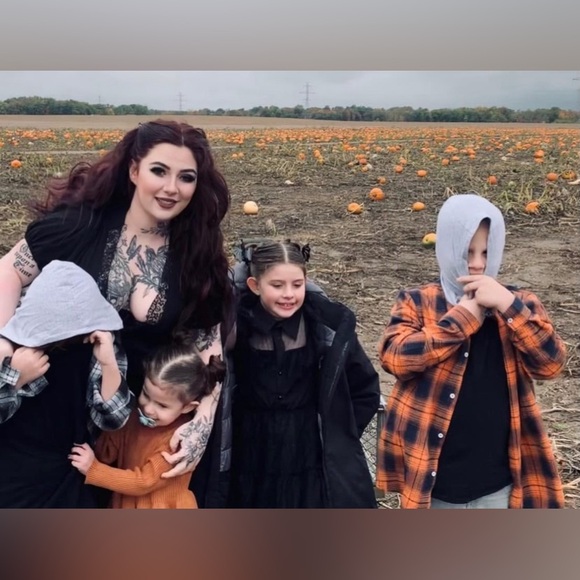 Meet your posher! - Picture 7 of 10